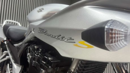Suzuki Bandit 2005 18K NEW MOT IDEAL FIRST BIG BIKE A2 650CC COMMUTER BIKE 44