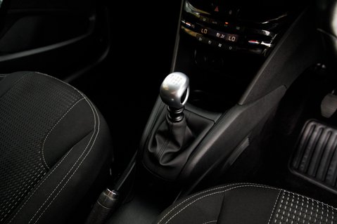 Peugeot 208 S/S TECH EDITION 28