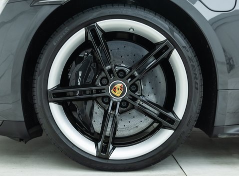 Porsche Taycan TURBO S 33