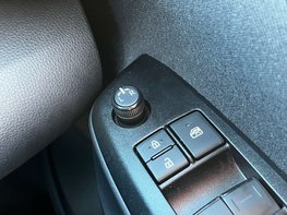 Toyota Yaris 1.5 Yaris Design HEV CVT 5dr 61