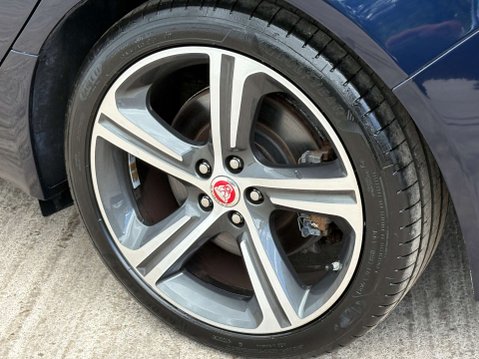 Jaguar XF 2.0 XF Portfolio D AWD Auto 4WD 5dr 41