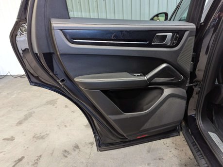 Porsche Cayenne 2.9 Cayenne V6 S Auto 4WD 5dr 67