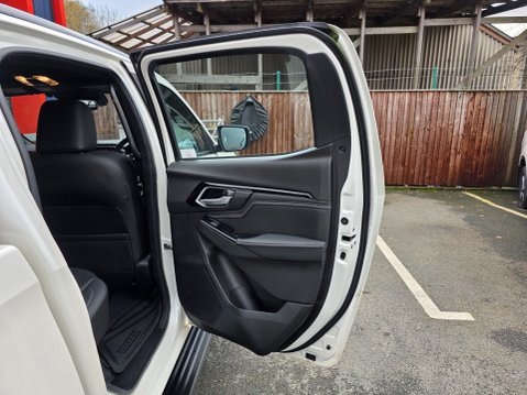 Isuzu D-Max V-CROSS DCB AUTO 23