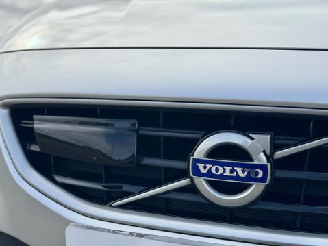 Volvo V40 2.0 D4 R-Design Lux Nav Auto Euro 6 (s/s) 5dr 22