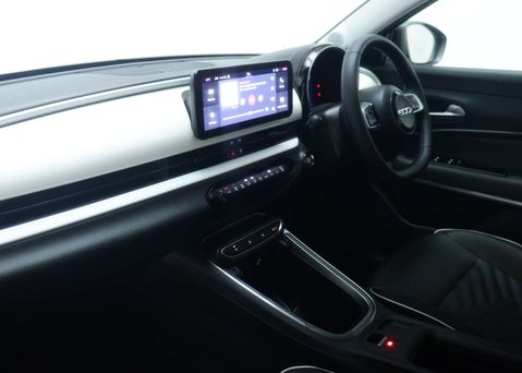 Fiat 600 1.2 600 La Prima HEV Auto 5dr 38