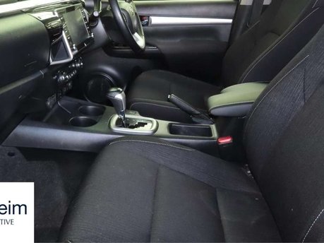 Toyota Hilux 2.8 D-4D Invincible Pickup Double Cab 4dr Diesel Auto 4WD Euro 6 (s/s) (204 2