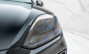 Porsche Cayenne TURBO E-HYBRID 38