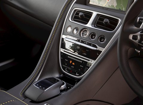 Aston Martin DB11 V8 18