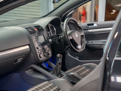 Volkswagen Golf 2.0 Golf GTi Edition 30 230 3dr 14