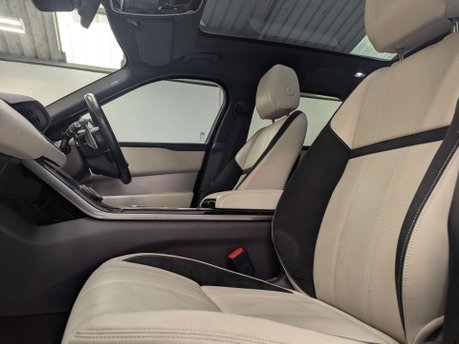 Land Rover Range Rover Velar 3.0 Range Rover Velar R-Dynamic HSE D300 Auto 4WD 5dr 38