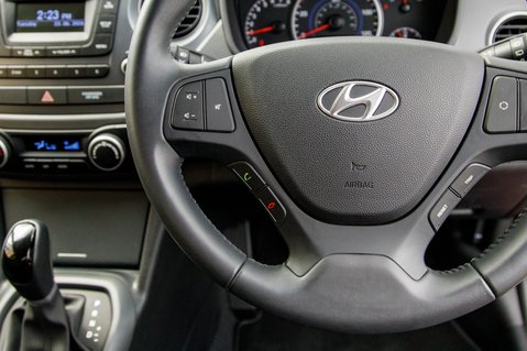 Hyundai i10 PREMIUM 18