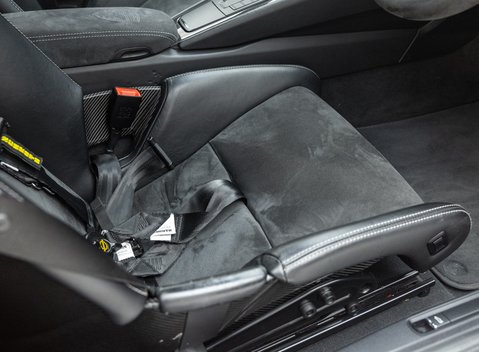 Porsche 911 GT2 RS Weissach (991) 17