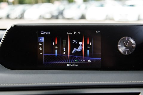 Lexus Ux 250H 25