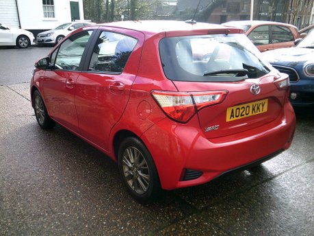 Toyota Yaris VVT-I ICON ONLY 7,000 MILES FROM NEW 18