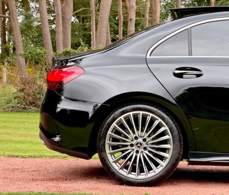 Mercedes-Benz A Class 1.3 A180h MHEV AMG Line (Premium Plus) 7G-DCT Euro 6 (s/s) 4dr 33