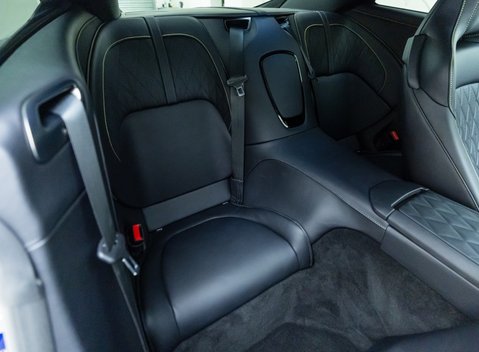 Aston Martin DB12 V8 16