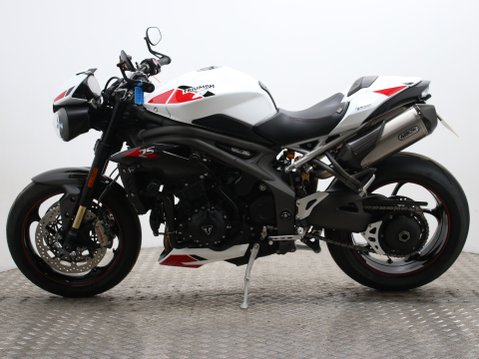 Triumph Speed Triple 1050 SPEED TRIPLE 1050 RS 8