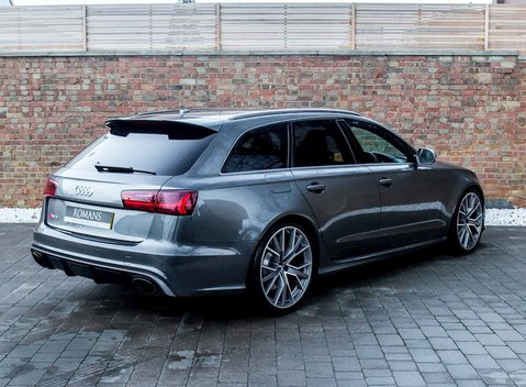 Audi RS6 Avant Performance 7