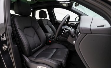 Porsche Macan S 10