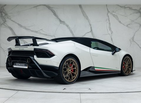 Lamborghini Huracan Spyder LP640-4 Performante 6