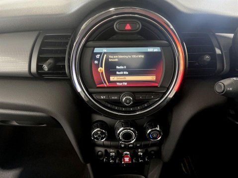 Mini Hatch 1.5 Cooper Classic Hatchback 5dr Petrol Steptronic Euro 6 (s/s) (136 ps) Ai 17