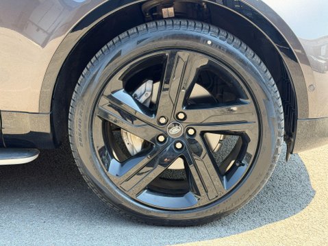 Land Rover Discovery 3.0 D300 R-DYNAMIC HSE MHEV 18