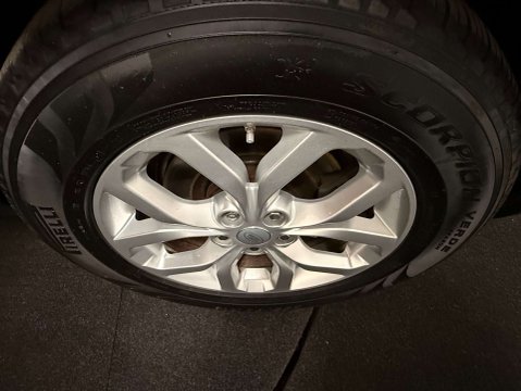 Land Rover Discovery 3.0 Discovery SE SD6 Auto 4WD 26