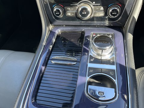 Jaguar XJ 3.0d V6 Premium Luxury 4dr Auto 21