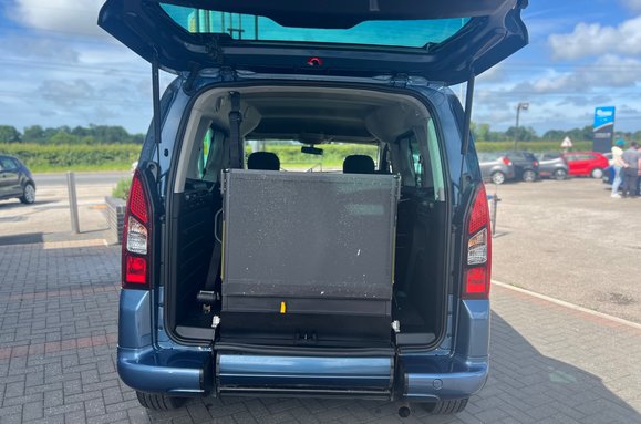 Citroen Berlingo Multispace 1.6 BlueHDi Feel Multispace MPV Wheel Chair Ramp 29