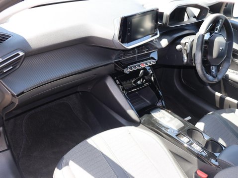 Peugeot 208 1.2 PureTech Allure Premium + EAT Euro 6 (s/s) 5dr 13