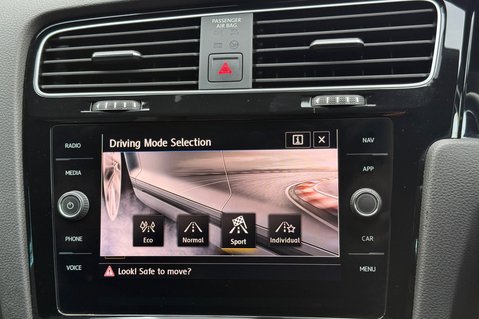Volkswagen Golf R-LINE EDITION TSI EVO DSG 41
