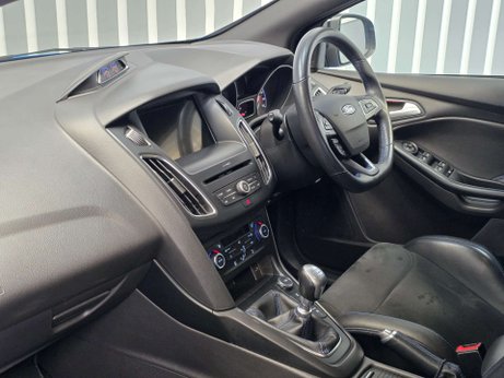 Ford Focus 2.3T EcoBoost RS Hatchback 5dr Petrol Manual AWD Euro 6 (s/s) (350 ps) 4
