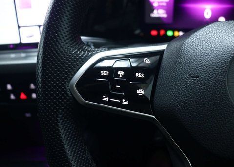 Volkswagen Golf 1.5 eTSI MHEV R-Line Hatchback 5dr Petrol Hybrid DSG Euro 6 (s/s) (150 ps) 35