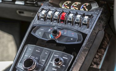 Lamborghini Huracan LP640-4 Performante 18