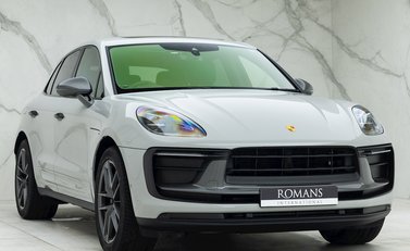 Porsche Macan T 1