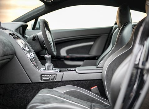 Aston Martin V12 Vantage S 13