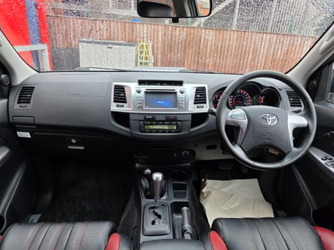 Toyota Hilux INVINCIBLE X 4X4 D-4D DCB AUTO 11
