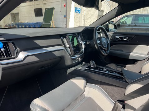 Volvo S60 2.0 B5 MHEV R-Design Saloon 4dr Petrol Hybrid Auto Euro 6 (s/s) (250 ps) 18