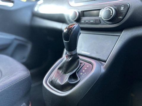 Hyundai i10 PREMIUM 16