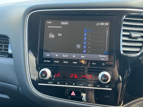 Mitsubishi Outlander PHEV DESIGN 12