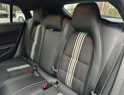 Mercedes-Benz CLA Class 2.1 CLA 220 WhiteArt D Auto 5dr 36