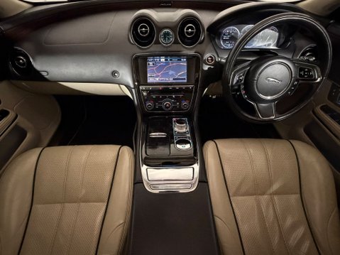 Jaguar XJ D V6 PORTFOLIO 12