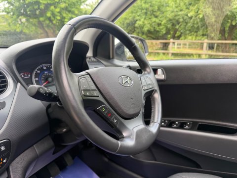 Hyundai i10 1.2 Premium SE Euro 6 5dr 4