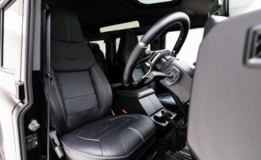 Land Rover Defender 110 XS 9