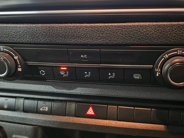 Vauxhall Vivaro VIVARO L2 DIESEL 2900 1.5d 100PS Dynamic H1 Van 21
