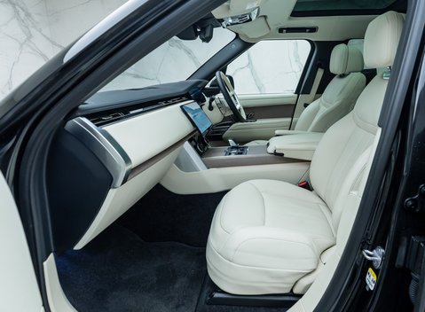 Land Rover Range Rover P530 FIRST EDITION LWB 21