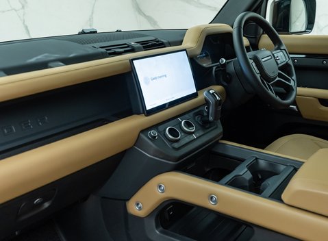 Land Rover Defender 110 D250 X-DYNAMIC HSE 20