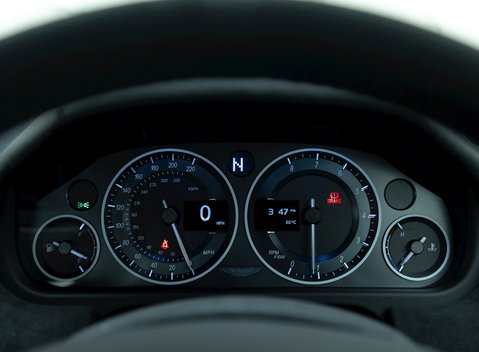 Aston Martin V12 Vantage S 14