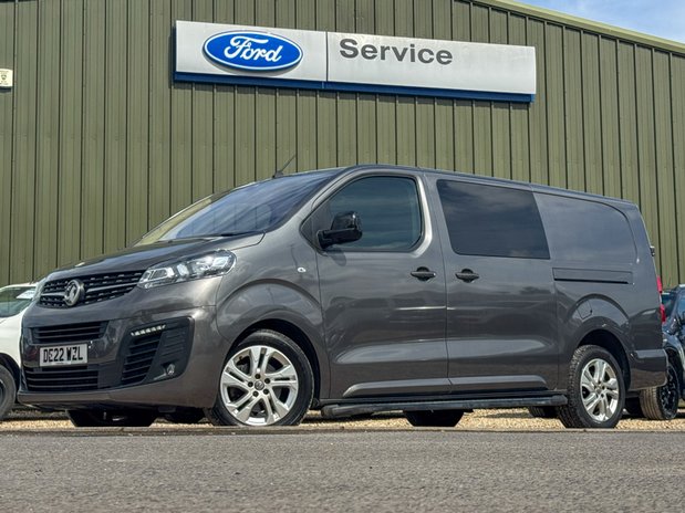 Vauxhall Vivaro Crew Cab AUTO LWB L2H1 Low Roof 3100 Elite Air Con Alloys Sensors Cam Nav E 2