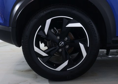 Nissan Juke 1.6 Juke N-Connecta HEV CVT 5dr 13